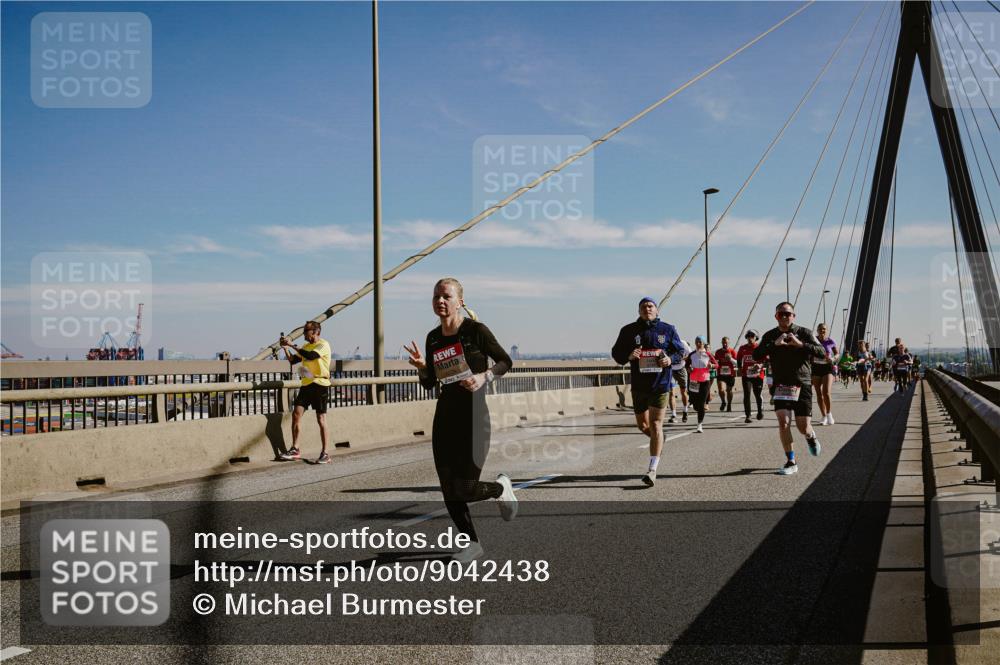 03.10.2025 - Köhlbrandbrückenlauf Michael Burmester http://msf.ph/oto/9042438 03.10.2025 12:23:46 Position 1  meine-sportfotos.de