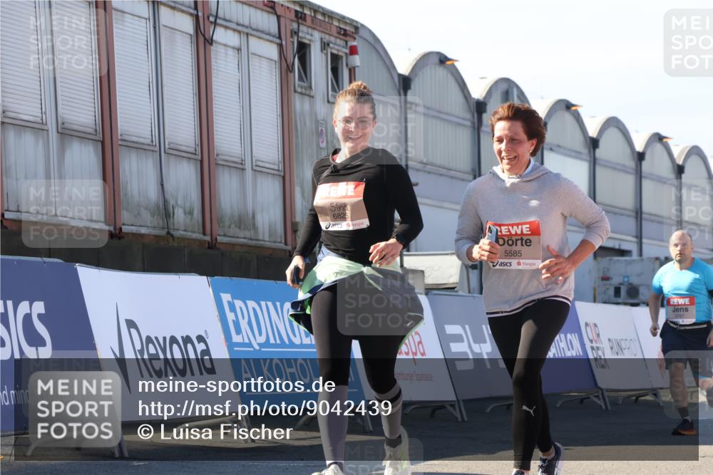 03.10.2025 - Köhlbrandbrückenlauf Luisa Fischer http://msf.ph/oto/9042439 03.10.2025 13:36:38 Ziel 4735, 5199, 5278, 5585, 5767, 6003, 6004, 6023, 6825 meine-sportfotos.de