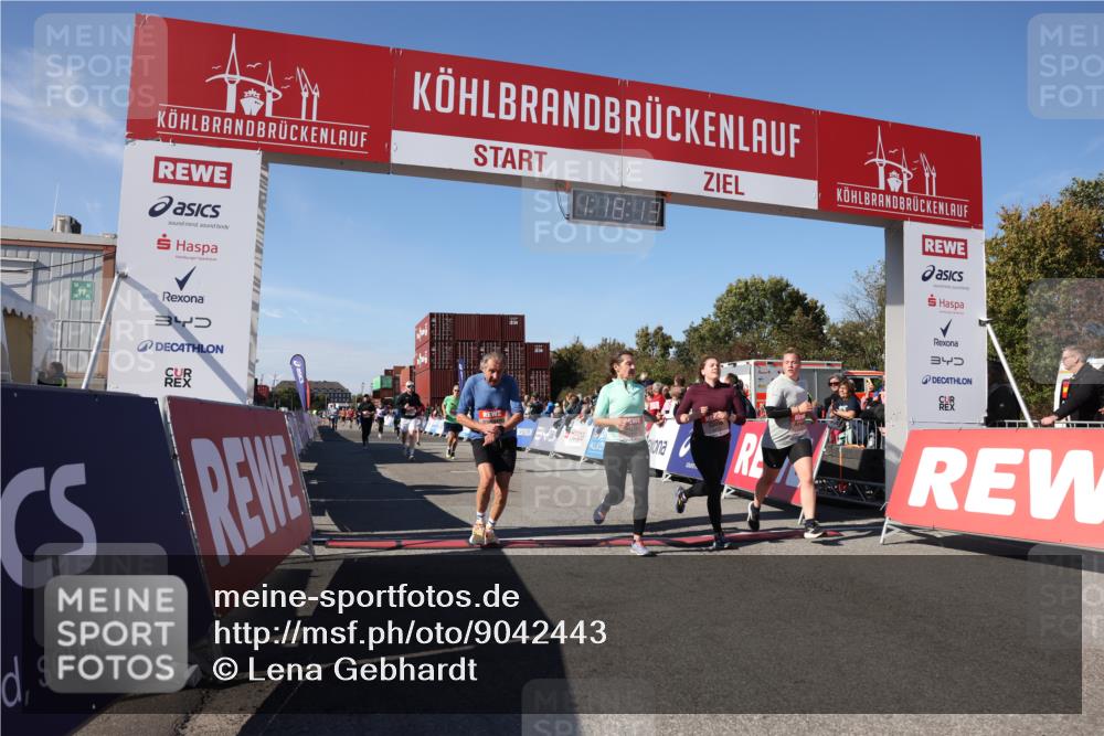 03.10.2025 - Köhlbrandbrückenlauf Lena Gebhardt http://msf.ph/oto/9042443 03.10.2025 13:18:13 Ziel 4472, 4473, 4581, 4600, 4620, 4661, 4950, 5209, 5454, 5691, 6001, 6310, 6326, 6633, 6634 meine-sportfotos.de