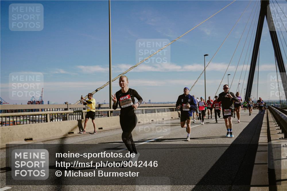 03.10.2025 - Köhlbrandbrückenlauf Michael Burmester http://msf.ph/oto/9042446 03.10.2025 12:23:46 Position 1 412 meine-sportfotos.de