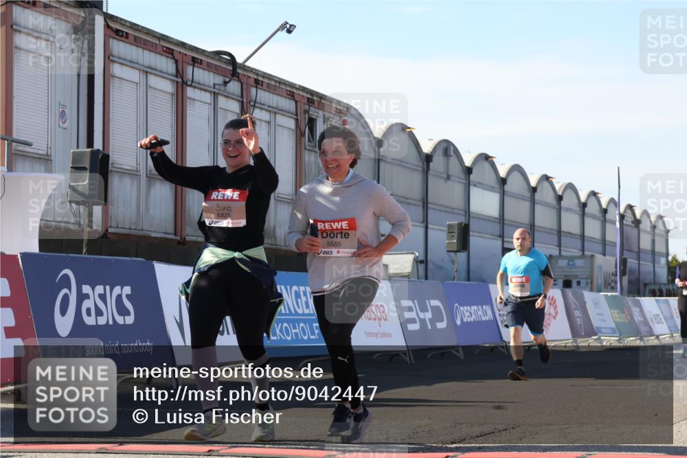 03.10.2025 - Köhlbrandbrückenlauf Luisa Fischer http://msf.ph/oto/9042447 03.10.2025 13:36:38 Ziel 4735, 5199, 5278, 5585, 5767, 6003, 6004, 6023, 6825 meine-sportfotos.de