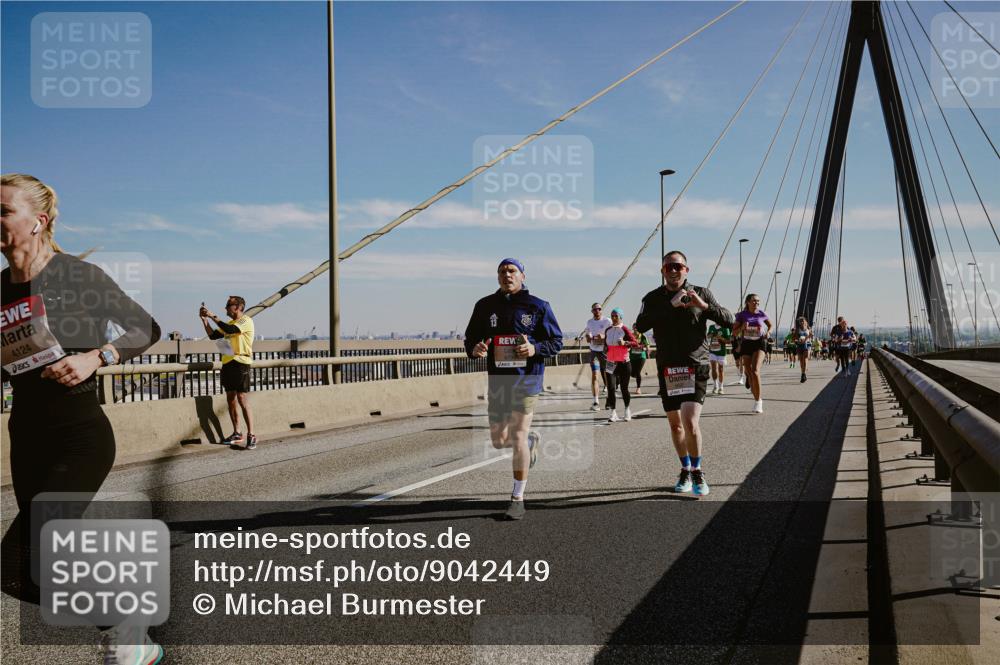 03.10.2025 - Köhlbrandbrückenlauf Michael Burmester http://msf.ph/oto/9042449 03.10.2025 12:23:47 Position 1 4124 meine-sportfotos.de