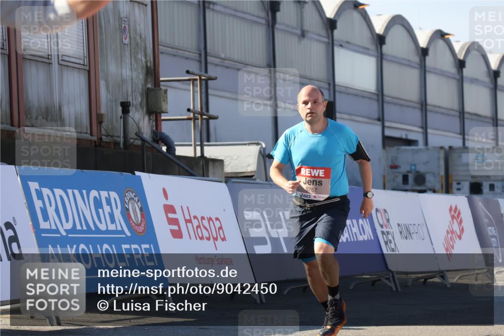 03.10.2025 - Köhlbrandbrückenlauf Luisa Fischer http://msf.ph/oto/9042450 03.10.2025 13:36:39 Ziel 4735, 5199, 5278, 5585, 5767, 6023, 6825 meine-sportfotos.de