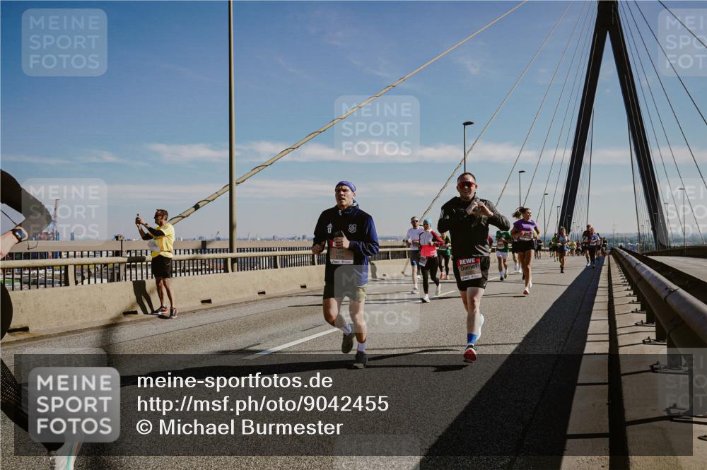 03.10.2025 - Köhlbrandbrückenlauf Michael Burmester http://msf.ph/oto/9042455 03.10.2025 12:23:47 Position 1  meine-sportfotos.de