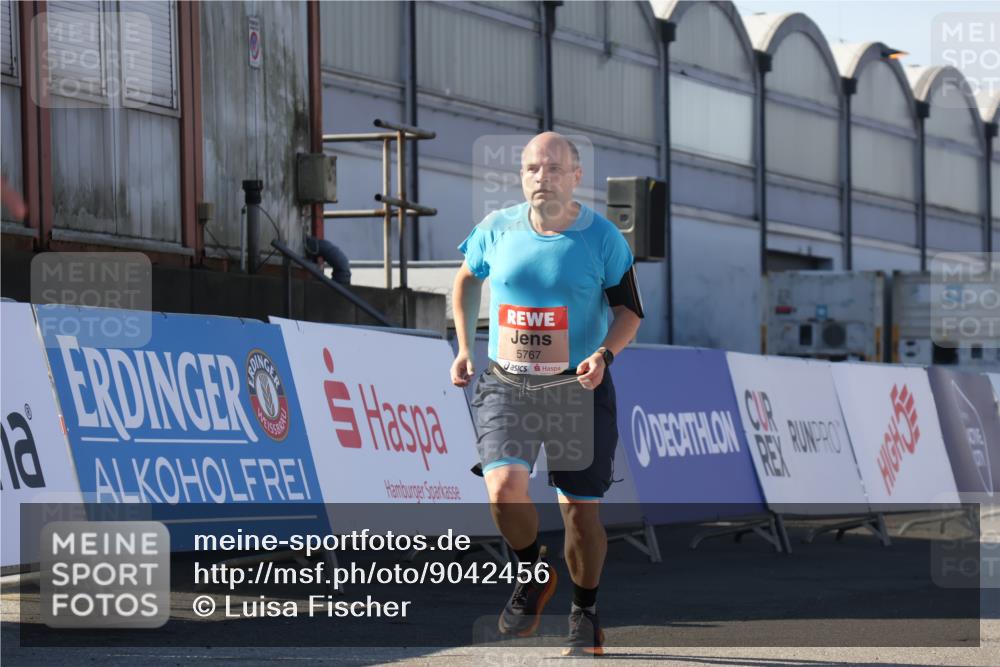 03.10.2025 - Köhlbrandbrückenlauf Luisa Fischer http://msf.ph/oto/9042456 03.10.2025 13:36:40 Ziel 4735, 4974, 5199, 5278, 5585, 5767, 6023, 6825 meine-sportfotos.de