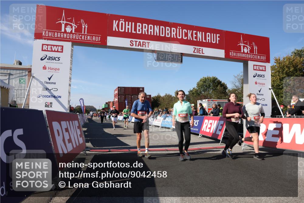 03.10.2025 - Köhlbrandbrückenlauf Lena Gebhardt http://msf.ph/oto/9042458 03.10.2025 13:18:14 Ziel 4472, 4473, 4581, 4600, 4620, 4661, 4950, 5209, 5454, 5691, 5816, 6001, 6310, 6326, 6633, 6634 meine-sportfotos.de