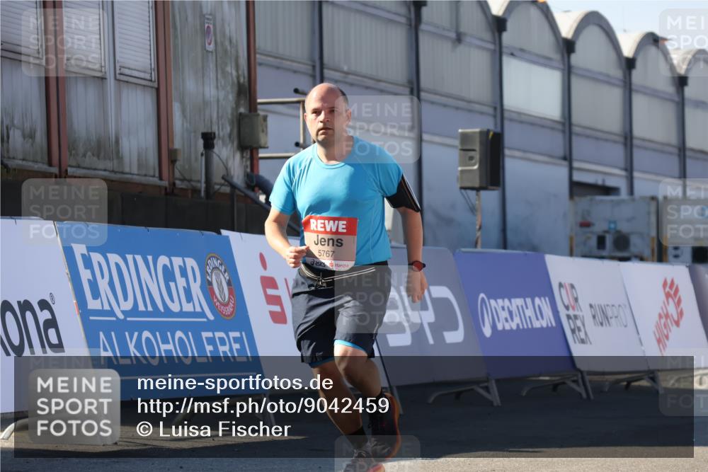 03.10.2025 - Köhlbrandbrückenlauf Luisa Fischer http://msf.ph/oto/9042459 03.10.2025 13:36:40 Ziel 4735, 4974, 5199, 5278, 5585, 5767, 6023, 6825 meine-sportfotos.de