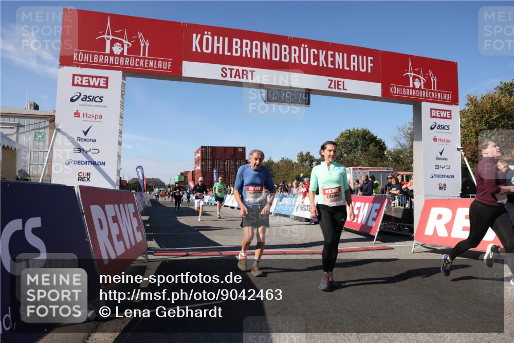 03.10.2025 - Köhlbrandbrückenlauf Lena Gebhardt http://msf.ph/oto/9042463 03.10.2025 13:18:14 Ziel 4472, 4473, 4581, 4600, 4620, 4661, 4950, 5209, 5454, 5691, 5816, 6001, 6310, 6326, 6633, 6634 meine-sportfotos.de