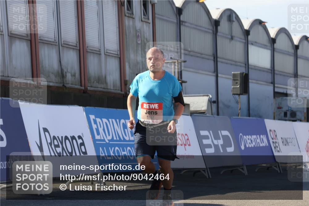 03.10.2025 - Köhlbrandbrückenlauf Luisa Fischer http://msf.ph/oto/9042464 03.10.2025 13:36:40 Ziel 4735, 4974, 5199, 5278, 5585, 5767, 6023, 6825 meine-sportfotos.de