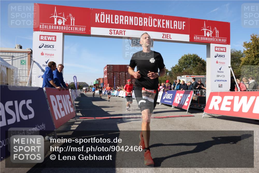 03.10.2025 - Köhlbrandbrückenlauf Lena Gebhardt http://msf.ph/oto/9042466 03.10.2025 12:58:54 Ziel 4126, 4368, 5824, 5955, 6167, 6611, 6674 meine-sportfotos.de