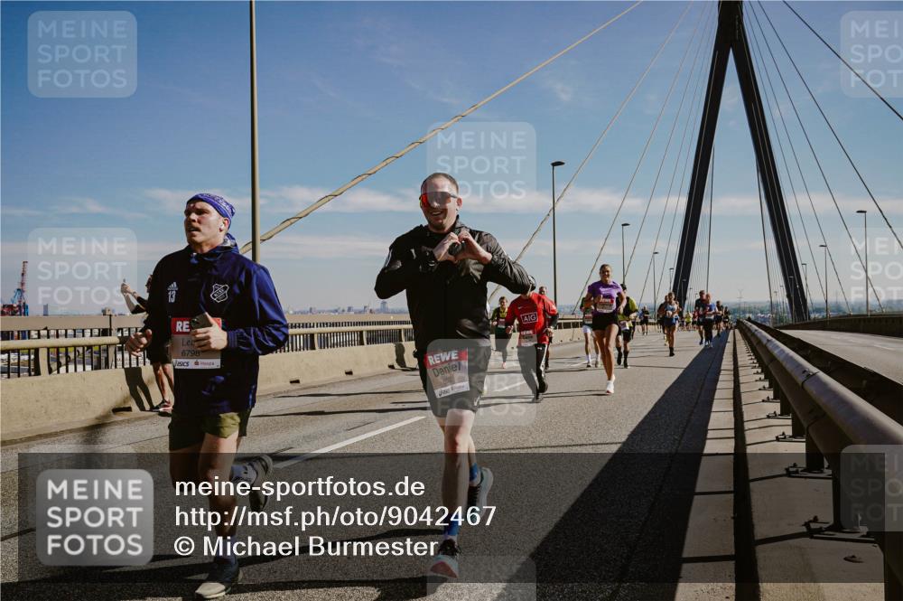 03.10.2025 - Köhlbrandbrückenlauf Michael Burmester http://msf.ph/oto/9042467 03.10.2025 12:23:48 Position 1 6798 meine-sportfotos.de