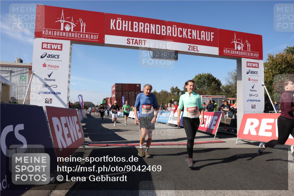03.10.2025 - Köhlbrandbrückenlauf Lena Gebhardt http://msf.ph/oto/9042469 03.10.2025 13:18:14 Ziel 4472, 4473, 4581, 4600, 4620, 4661, 4950, 5209, 5454, 5691, 5816, 6001, 6310, 6326, 6633, 6634 meine-sportfotos.de