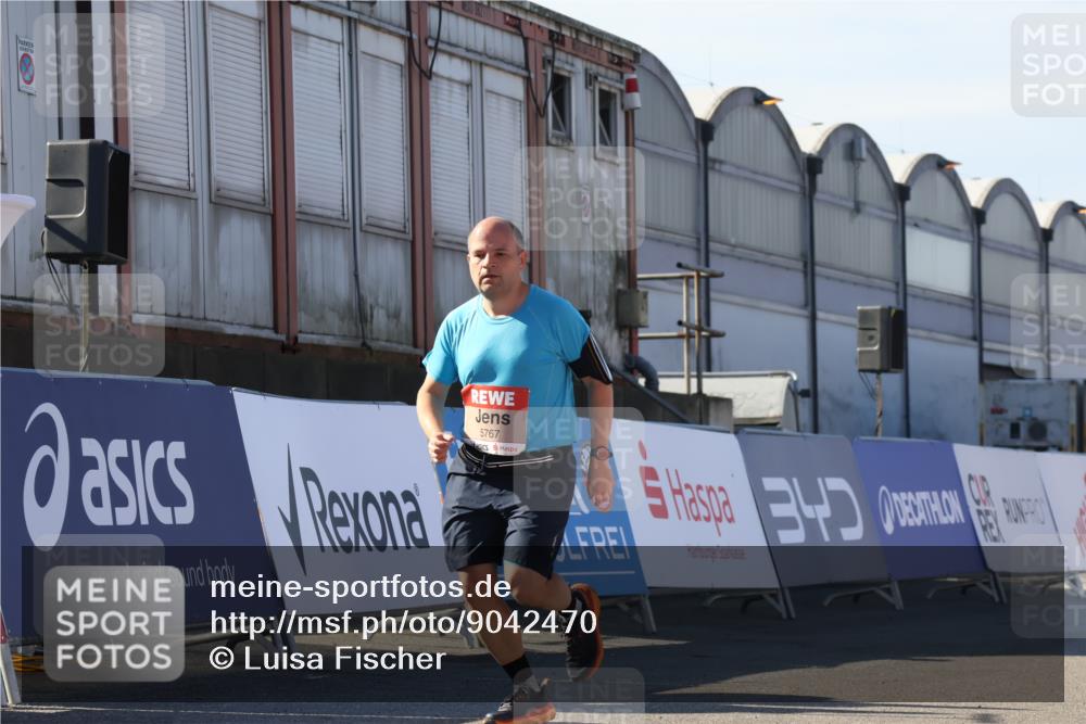 03.10.2025 - Köhlbrandbrückenlauf Luisa Fischer http://msf.ph/oto/9042470 03.10.2025 13:36:41 Ziel 4735, 4974, 5199, 5278, 5585, 5767, 6023, 6825 meine-sportfotos.de