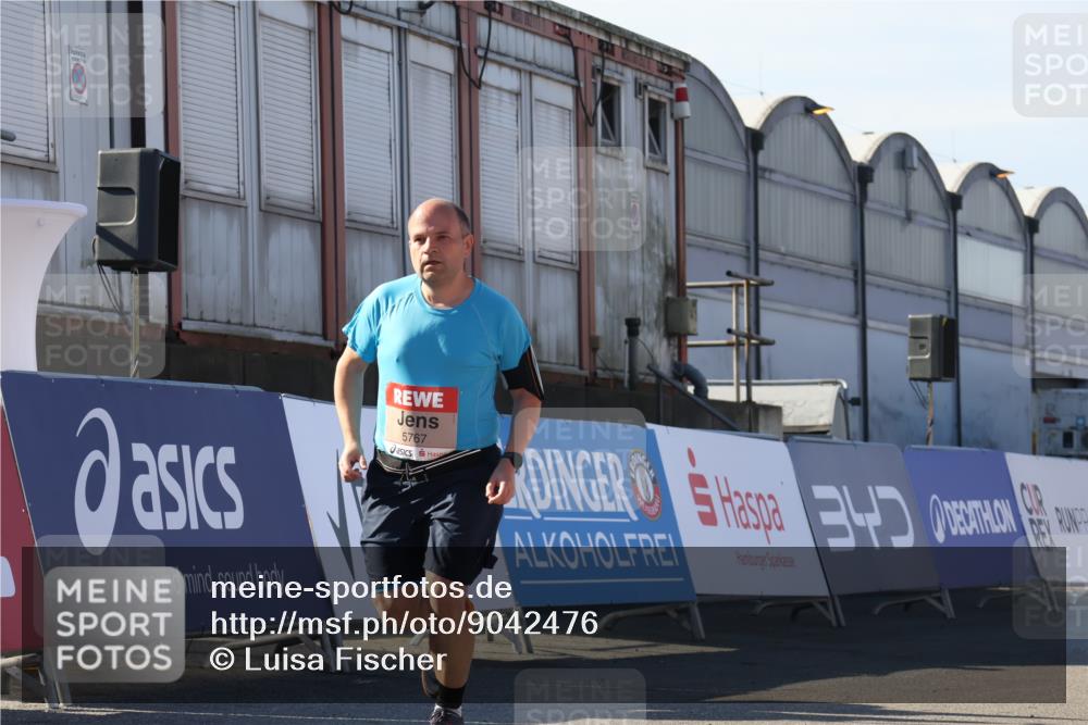03.10.2025 - Köhlbrandbrückenlauf Luisa Fischer http://msf.ph/oto/9042476 03.10.2025 13:36:41 Ziel 4735, 4974, 5199, 5278, 5585, 5767, 6023, 6825 meine-sportfotos.de