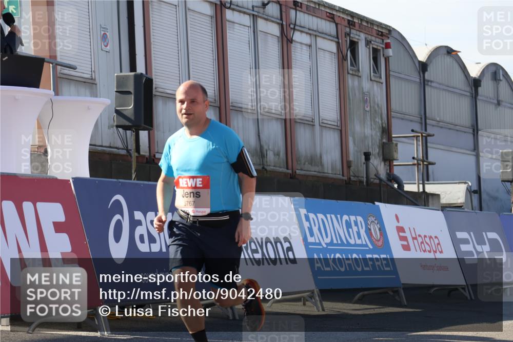 03.10.2025 - Köhlbrandbrückenlauf Luisa Fischer http://msf.ph/oto/9042480 03.10.2025 13:36:41 Ziel 4735, 4974, 5199, 5278, 5585, 5767, 6023, 6825 meine-sportfotos.de
