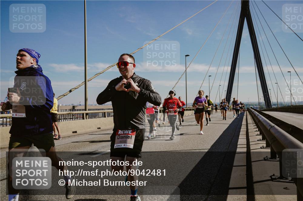 03.10.2025 - Köhlbrandbrückenlauf Michael Burmester http://msf.ph/oto/9042481 03.10.2025 12:23:48 Position 1 6798, 6032 meine-sportfotos.de