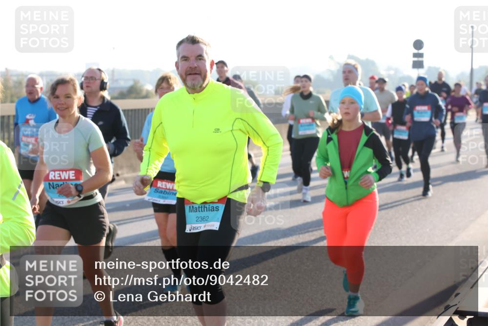 03.10.2025 - Köhlbrandbrückenlauf Lena Gebhardt http://msf.ph/oto/9042482 03.10.2025 09:26:06 Position 1 2362 meine-sportfotos.de