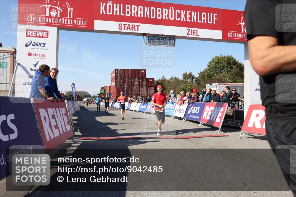 03.10.2025 - Köhlbrandbrückenlauf Lena Gebhardt http://msf.ph/oto/9042485 03.10.2025 12:58:55 Ziel 4126, 4368, 5824, 5955, 6167, 6611, 6674 meine-sportfotos.de