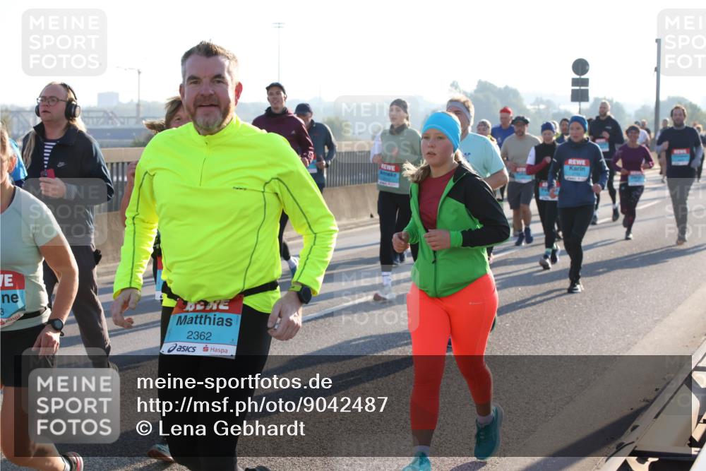 03.10.2025 - Köhlbrandbrückenlauf Lena Gebhardt http://msf.ph/oto/9042487 03.10.2025 09:26:06 Position 1 3, 2362 meine-sportfotos.de