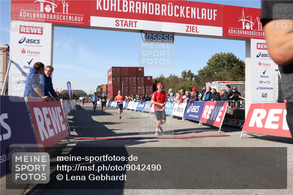 03.10.2025 - Köhlbrandbrückenlauf Lena Gebhardt http://msf.ph/oto/9042490 03.10.2025 12:58:55 Ziel 4126, 4368, 5824, 5955, 6167, 6611, 6674 meine-sportfotos.de