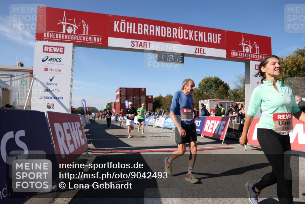 03.10.2025 - Köhlbrandbrückenlauf Lena Gebhardt http://msf.ph/oto/9042493 03.10.2025 13:18:15 Ziel 4472, 4473, 4581, 4600, 4620, 4661, 5209, 5379, 5454, 5691, 5816, 6001, 6310, 6326 meine-sportfotos.de