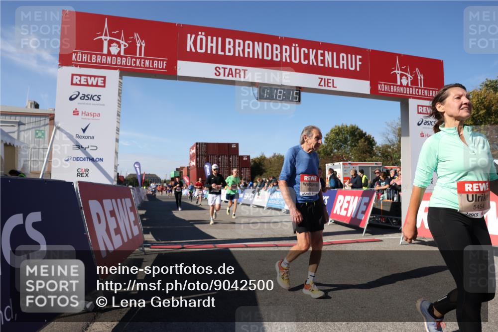 03.10.2025 - Köhlbrandbrückenlauf Lena Gebhardt http://msf.ph/oto/9042500 03.10.2025 13:18:15 Ziel 4472, 4473, 4581, 4600, 4620, 4661, 5209, 5379, 5454, 5691, 5816, 6001, 6310, 6326 meine-sportfotos.de