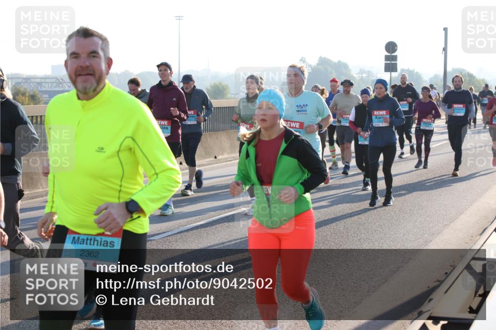 03.10.2025 - Köhlbrandbrückenlauf Lena Gebhardt http://msf.ph/oto/9042502 03.10.2025 09:26:06 Position 1 2362 meine-sportfotos.de