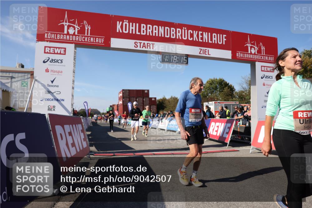 03.10.2025 - Köhlbrandbrückenlauf Lena Gebhardt http://msf.ph/oto/9042507 03.10.2025 13:18:15 Ziel 4472, 4473, 4581, 4600, 4620, 4661, 5209, 5379, 5454, 5691, 5816, 6001, 6310, 6326 meine-sportfotos.de