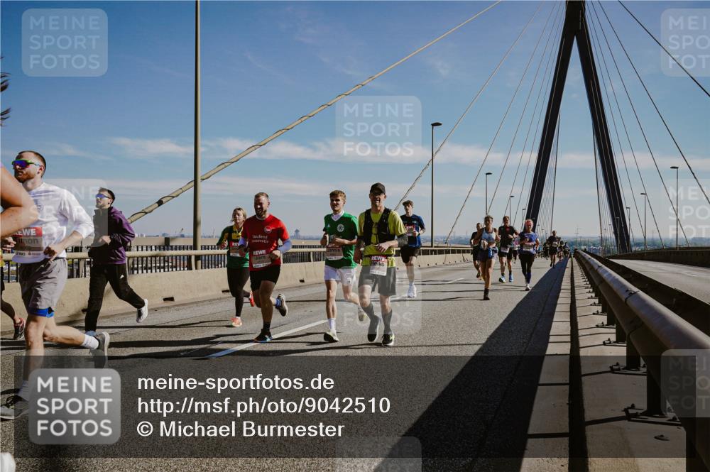 03.10.2025 - Köhlbrandbrückenlauf Michael Burmester http://msf.ph/oto/9042510 03.10.2025 12:23:51 Position 1 4066 meine-sportfotos.de