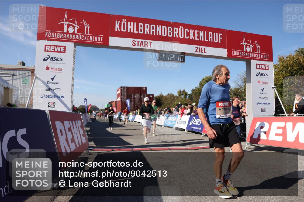 03.10.2025 - Köhlbrandbrückenlauf Lena Gebhardt http://msf.ph/oto/9042513 03.10.2025 13:18:16 Ziel 4472, 4473, 4581, 4600, 4620, 4661, 5209, 5379, 5440, 5454, 5691, 5816, 6001, 6310, 6326 meine-sportfotos.de