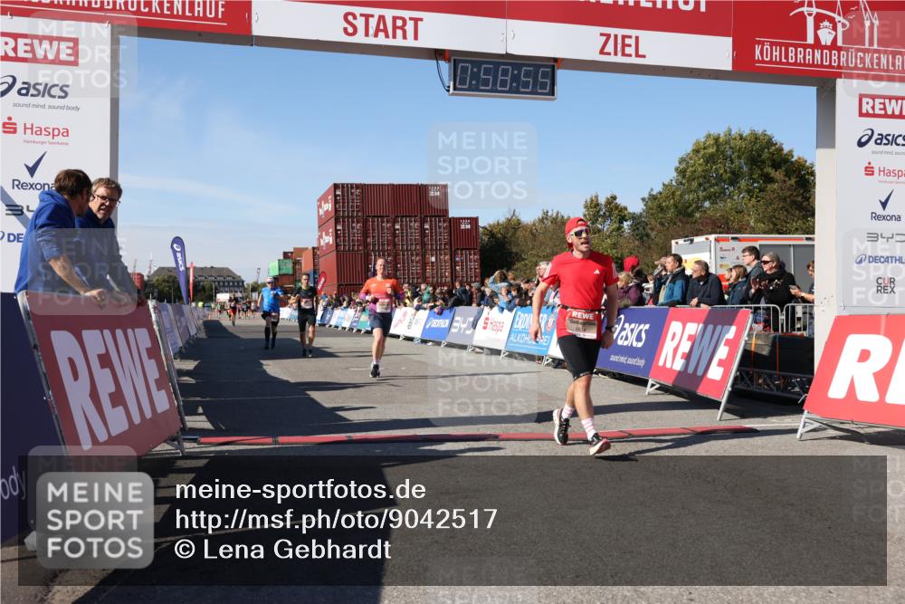 03.10.2025 - Köhlbrandbrückenlauf Lena Gebhardt http://msf.ph/oto/9042517 03.10.2025 12:58:55 Ziel 4126, 4368, 5824, 5955, 6167, 6611, 6674 meine-sportfotos.de