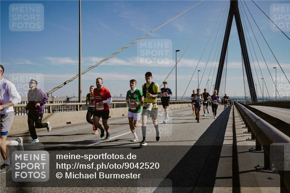 03.10.2025 - Köhlbrandbrückenlauf Michael Burmester http://msf.ph/oto/9042520 03.10.2025 12:23:51 Position 1  meine-sportfotos.de