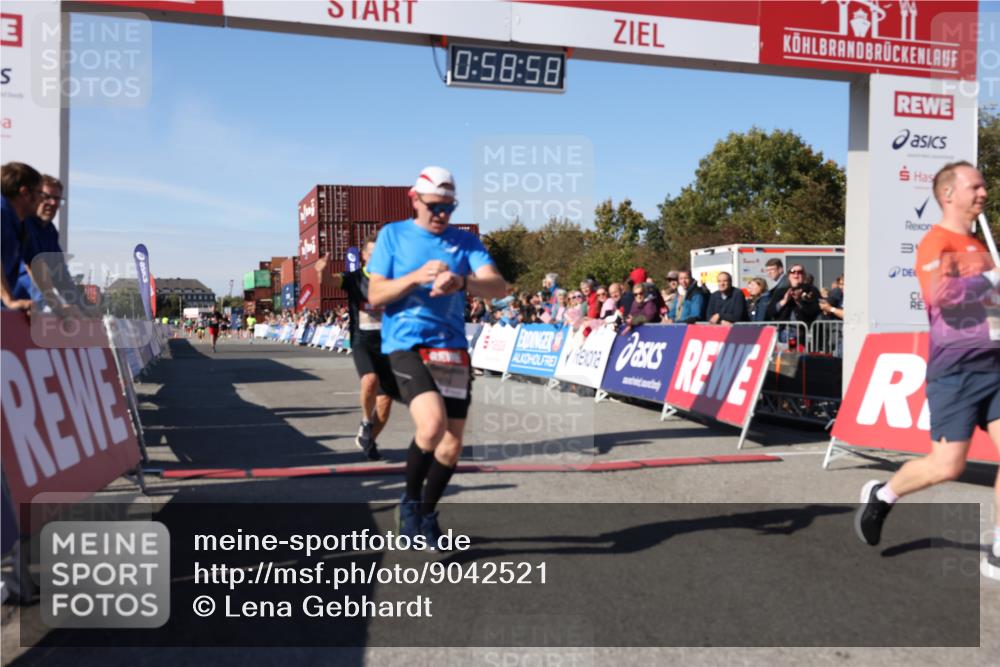 03.10.2025 - Köhlbrandbrückenlauf Lena Gebhardt http://msf.ph/oto/9042521 03.10.2025 12:58:58 Ziel 4126, 4368, 5955, 6611, 6674 meine-sportfotos.de