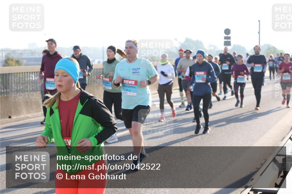 03.10.2025 - Köhlbrandbrückenlauf Lena Gebhardt http://msf.ph/oto/9042522 03.10.2025 09:26:07 Position 1 3614, 30, 20 meine-sportfotos.de