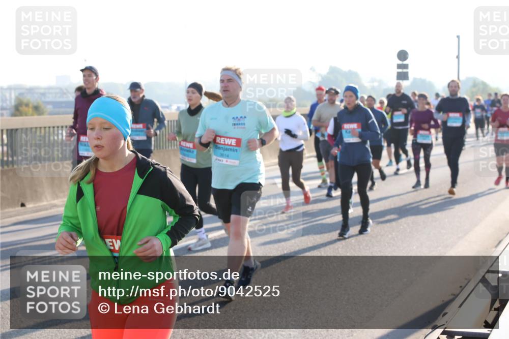 03.10.2025 - Köhlbrandbrückenlauf Lena Gebhardt http://msf.ph/oto/9042525 03.10.2025 09:26:07 Position 1 3614, 3000 meine-sportfotos.de