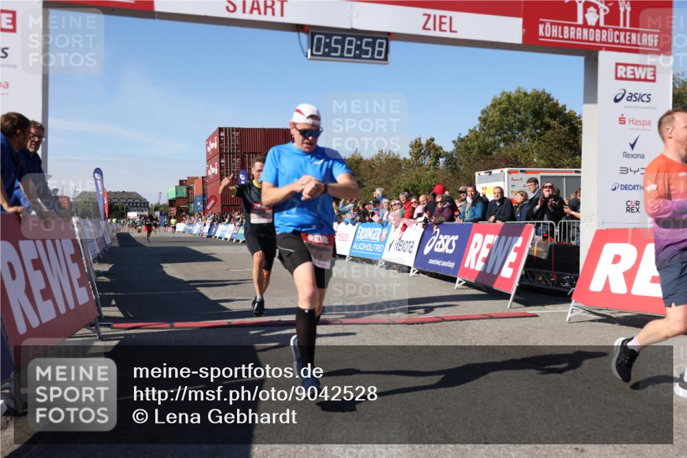 03.10.2025 - Köhlbrandbrückenlauf Lena Gebhardt http://msf.ph/oto/9042528 03.10.2025 12:58:58 Ziel 4126, 4368, 5955, 6611, 6674 meine-sportfotos.de