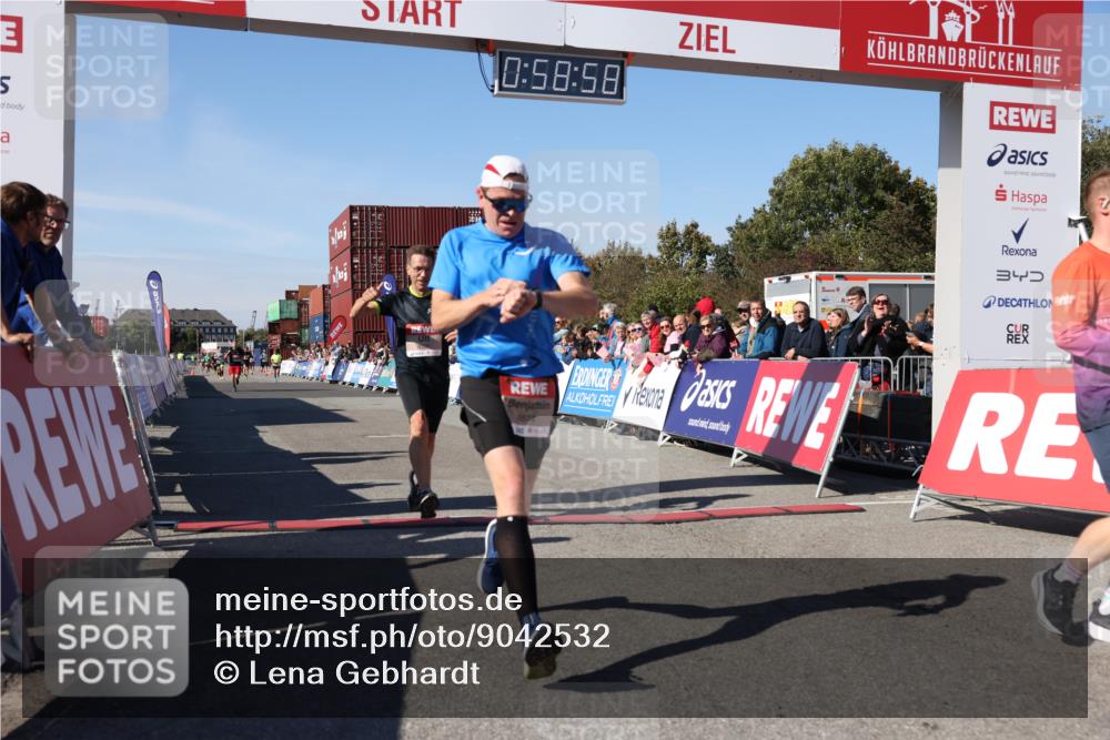 03.10.2025 - Köhlbrandbrückenlauf Lena Gebhardt http://msf.ph/oto/9042532 03.10.2025 12:58:58 Ziel 4126, 4368, 5955, 6611, 6674 meine-sportfotos.de