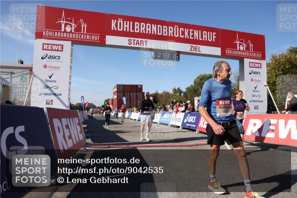 03.10.2025 - Köhlbrandbrückenlauf Lena Gebhardt http://msf.ph/oto/9042535 03.10.2025 13:18:16 Ziel 4472, 4473, 4581, 4600, 4620, 4661, 5209, 5379, 5440, 5454, 5691, 5816, 6001, 6310, 6326 meine-sportfotos.de