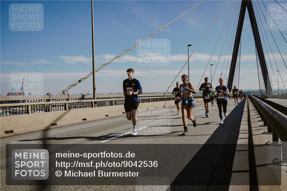 03.10.2025 - Köhlbrandbrückenlauf Michael Burmester http://msf.ph/oto/9042536 03.10.2025 12:23:52 Position 1 4266486881, 7775 meine-sportfotos.de