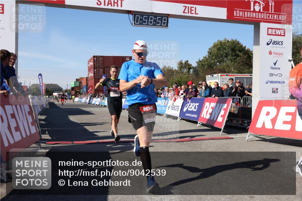 03.10.2025 - Köhlbrandbrückenlauf Lena Gebhardt http://msf.ph/oto/9042539 03.10.2025 12:58:58 Ziel 4126, 4368, 5955, 6611, 6674 meine-sportfotos.de