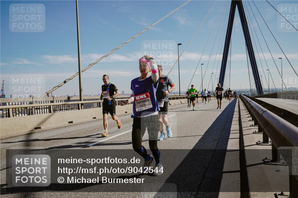 03.10.2025 - Köhlbrandbrückenlauf Michael Burmester http://msf.ph/oto/9042544 03.10.2025 12:23:54 Position 1 6315 meine-sportfotos.de