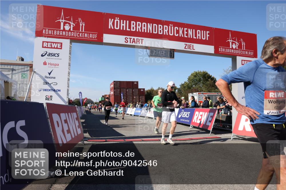 03.10.2025 - Köhlbrandbrückenlauf Lena Gebhardt http://msf.ph/oto/9042546 03.10.2025 13:18:17 Ziel 4472, 4473, 4581, 4600, 4661, 5209, 5379, 5440, 5454, 5691, 5816, 6001, 6310 meine-sportfotos.de