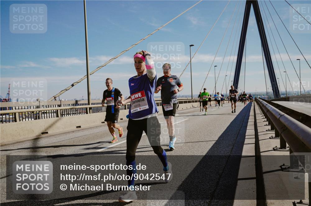 03.10.2025 - Köhlbrandbrückenlauf Michael Burmester http://msf.ph/oto/9042547 03.10.2025 12:23:54 Position 1 6315 meine-sportfotos.de
