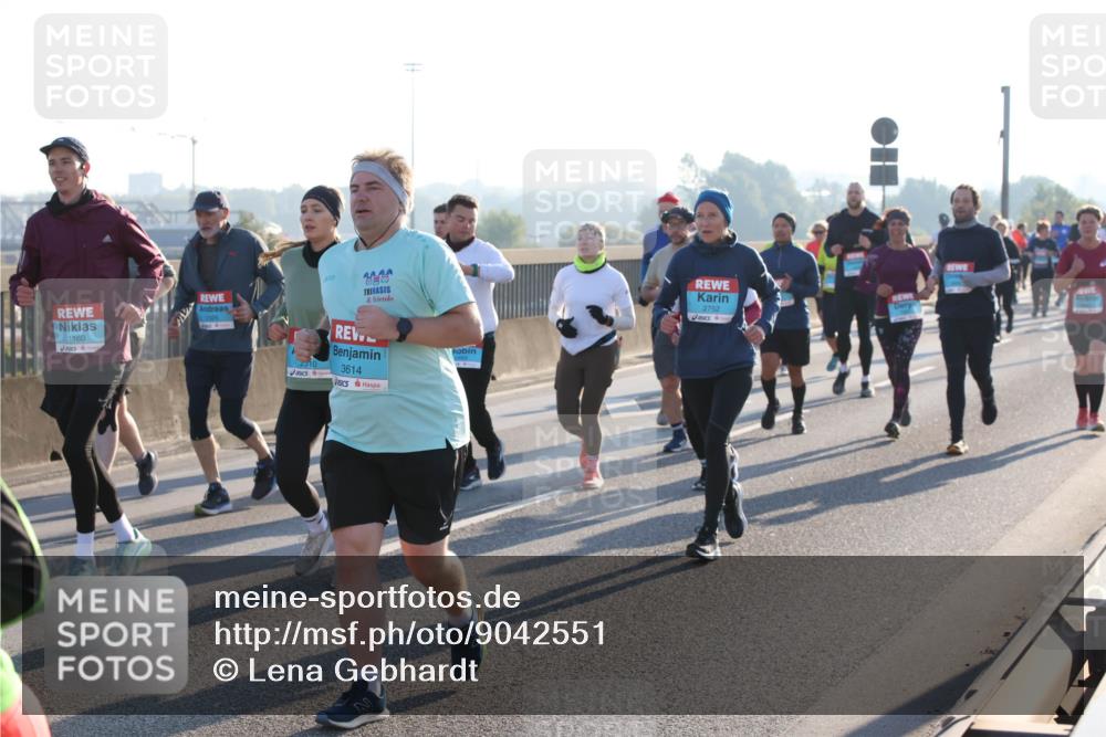 03.10.2025 - Köhlbrandbrückenlauf Lena Gebhardt http://msf.ph/oto/9042551 03.10.2025 09:26:08 Position 1 1160, 2820, 3614, 2752 meine-sportfotos.de