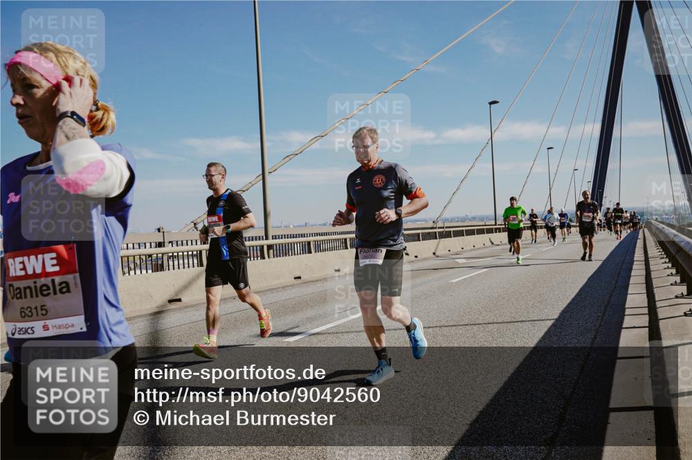 03.10.2025 - Köhlbrandbrückenlauf Michael Burmester http://msf.ph/oto/9042560 03.10.2025 12:23:55 Position 1 6315 meine-sportfotos.de