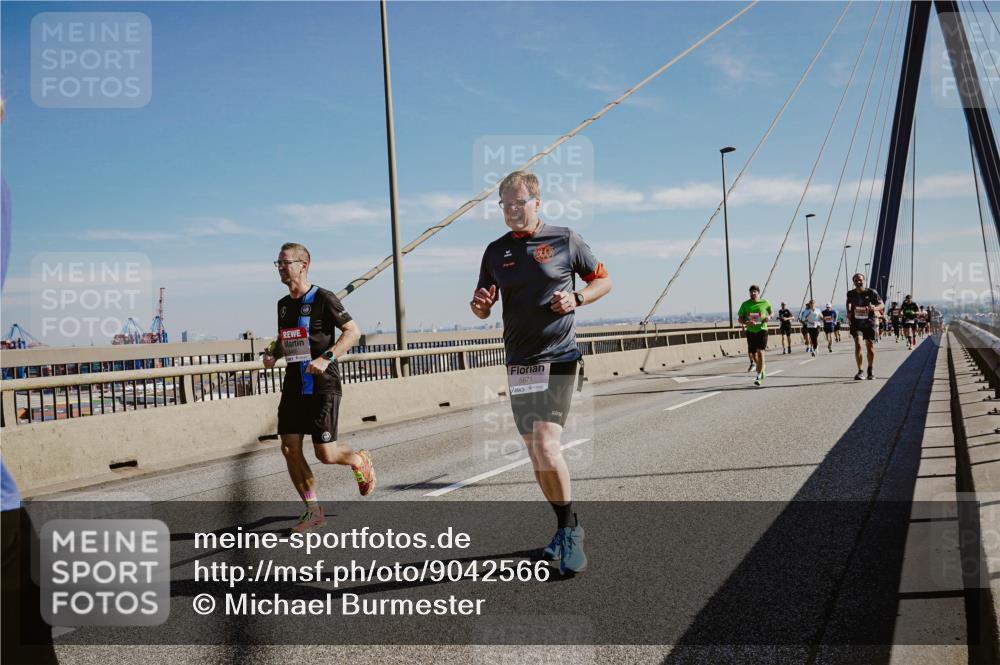 03.10.2025 - Köhlbrandbrückenlauf Michael Burmester http://msf.ph/oto/9042566 03.10.2025 12:23:55 Position 1 5671 meine-sportfotos.de