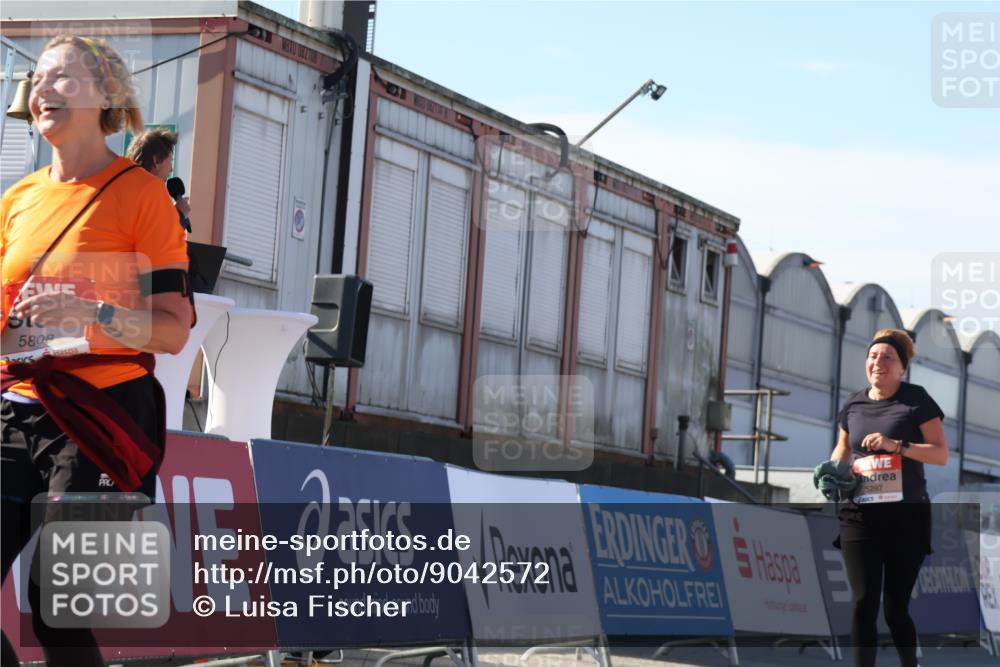 03.10.2025 - Köhlbrandbrückenlauf Luisa Fischer http://msf.ph/oto/9042572 03.10.2025 13:36:54 Ziel 4974, 5287, 5313, 5808 meine-sportfotos.de