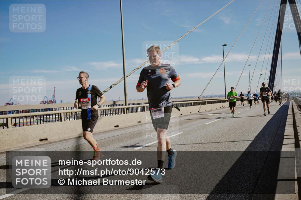 03.10.2025 - Köhlbrandbrückenlauf Michael Burmester http://msf.ph/oto/9042573 03.10.2025 12:23:55 Position 1 5671 meine-sportfotos.de