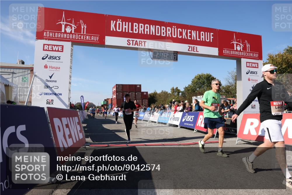 03.10.2025 - Köhlbrandbrückenlauf Lena Gebhardt http://msf.ph/oto/9042574 03.10.2025 13:18:19 Ziel 4472, 4473, 4560, 4581, 4600, 4661, 4760, 5379, 5440, 5454, 5691, 5722, 5816, 6001, 6310 meine-sportfotos.de