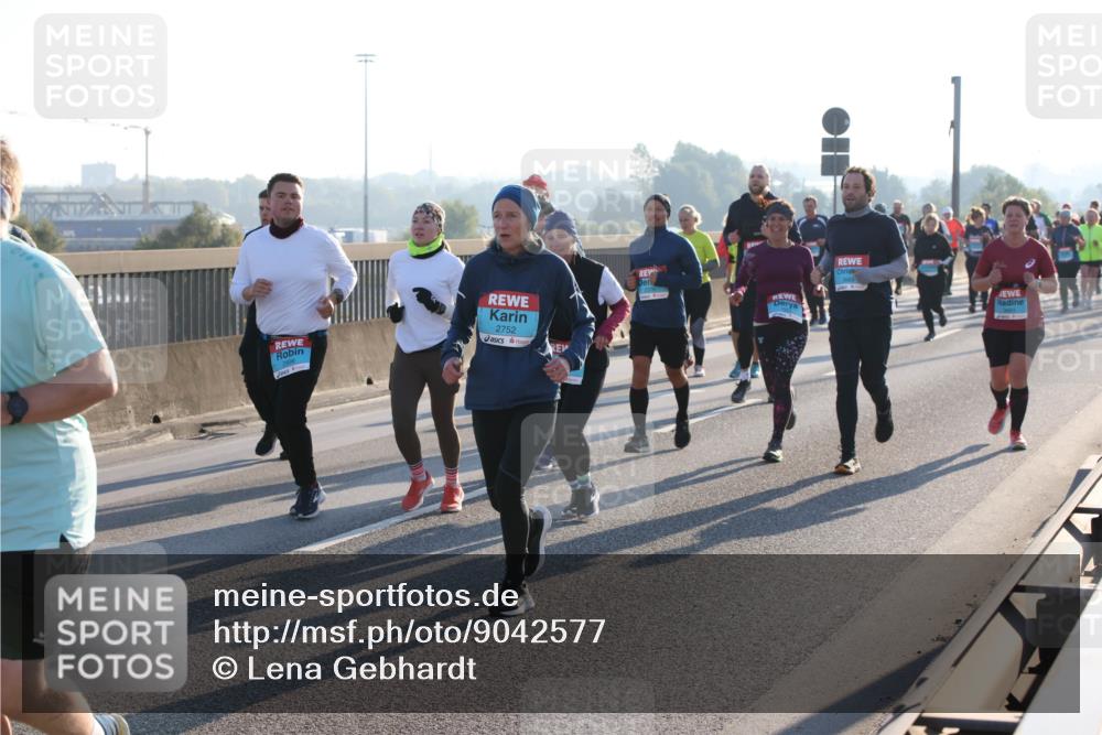 03.10.2025 - Köhlbrandbrückenlauf Lena Gebhardt http://msf.ph/oto/9042577 03.10.2025 09:26:08 Position 1 2752 meine-sportfotos.de
